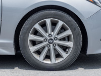 Elegance meets efficiency. The 2016 Hyundai Sonata 2.4L Limited offers a sophisticated driving exper... (image 3)