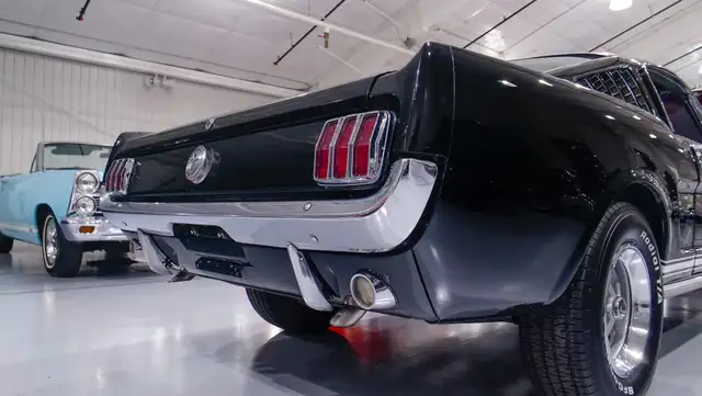 1966 Ford Mustang 2+2 Fastback in Classic Cars in London - Image 18