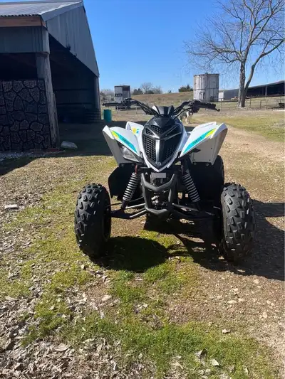 APPLY NOW: https://www.ridecollective.ca/get-pre-approved The 2022 Yamaha Raptor 90 is a youth-frien...