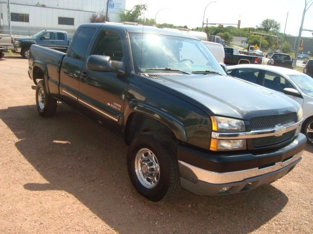 2004 Chevrolet Silverado 2500HD EXTENDED CAB 4X4 DIESEL SHORT BO in Cars & Trucks in Edmonton - Image 4