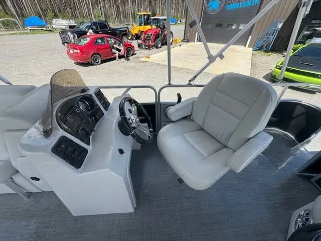 2018 21' LEGEND SPLASH COTTAGE PONTOON 40HP HIGH TORQUE 4-STROKE in Powerboats & Motorboats in Peterborough - Image 13