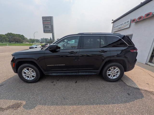 2023 Jeep Grand Cherokee Laredo 4x4 for sale in Cars & Trucks in Medicine Hat - Image 4