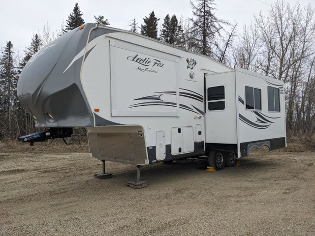 2012 Arctic Fox 28 Ft T/A 5th Wheel Travel Trailer Silver Fox Ed in Travel Trailers & Campers in Edmonton