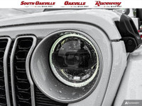 4X4, CLOTH LOW-BACK FRONT HEATED BUCKET SEATS, TECHNOLOGY GROUP, BLACK MOPAR TUBULAR SIDE STEPS, PAR... (image 5)
