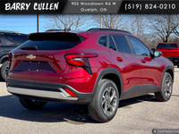 The new Chevrolet Trax LT in stunning blue is your perfect FWD SUV for city adventures. Designed for... (image 2)