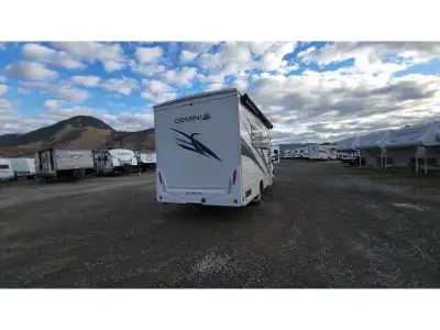 We are looking for good pre owned Rv's to buy or consign!! Thor Motor Coach Gemini AWD 23TE Class B+...