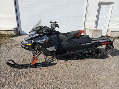 2020 Ski-Doo Renegade X 850 E-TEC 2020 RENEGADE X 850, BLACK. STUDDED TEAK. 9688KM.WARRANTY AVAILABL...