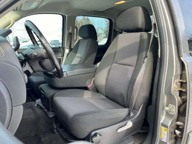 2013 Chevrolet Silverado 1500 Hybrid in Cars & Trucks in Ottawa - Image 7