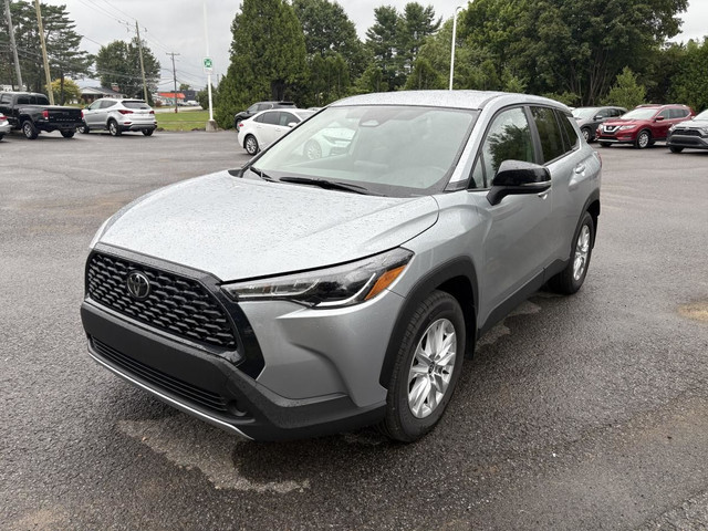 Toyota Corolla Cross LE AWD 2025 - BAS MILLAGE - dans Autos et camions  à Ville de Québec