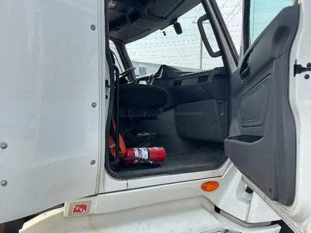 2019 International LT625 in Heavy Trucks in Mississauga / Peel Region - Image 13