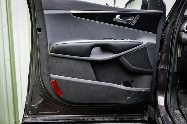 2018 Kia Sorento EX V6 • HEATED LEATHER • PREM. AUDIO • CP/AA dans Autos et camions dans Kingston - Image 12