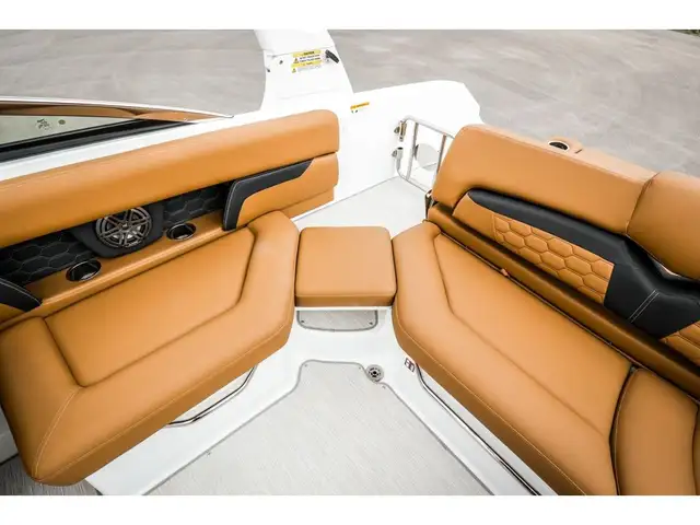 2026 Four Winns HD5 in Powerboats & Motorboats in Québec City - Image 22