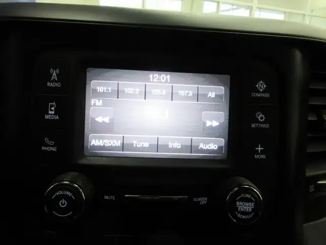RAM 1500 2022 V-6 3.6 LITRES 4X4 CREW-CAB 61800 KM ! in Cars & Trucks in Lévis - Image 18