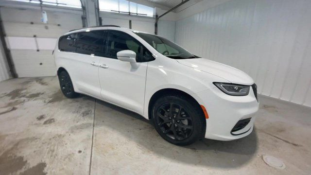 2022 Chrysler Pacifica Touring L AWD | Pedestrian Emergency in Cars & Trucks in Saskatoon - Image 4