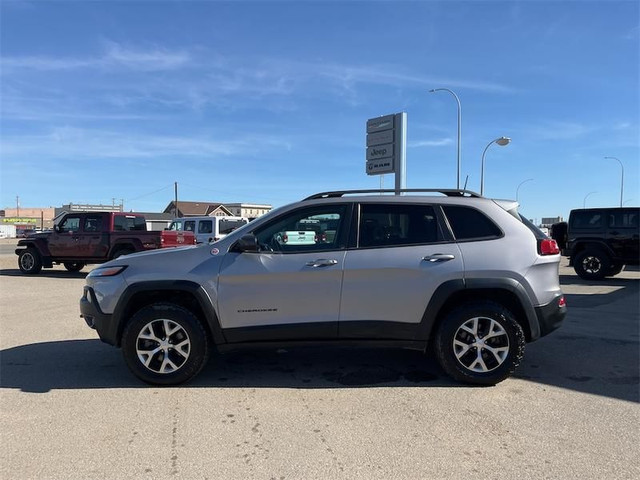 2018 Jeep Cherokee Trailhawk - Leather Seats in Cars & Trucks in Lethbridge - Image 2
