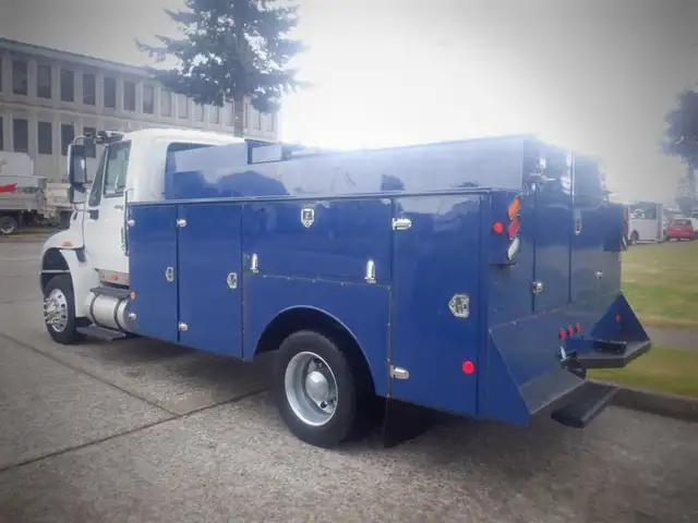 2012 international DuraStar 4300 Welding Service Truck with Air  in Heavy Trucks in Richmond - Image 7