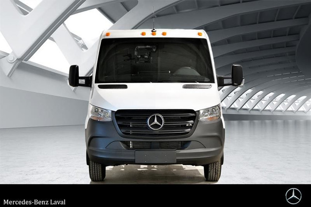 2023 Mercedes-Benz Sprinter 4500 170 Wheelbase in Cars & Trucks in Laval / North Shore - Image 2