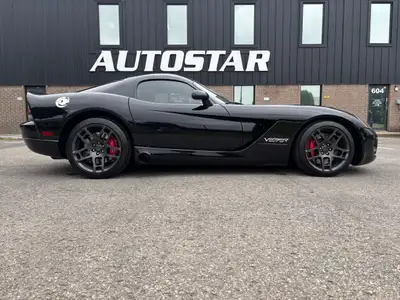 Dodge viper coupe 2006 35300km Condition exceptionnel rebuilt title au usa en 2007 la voiture est tr...