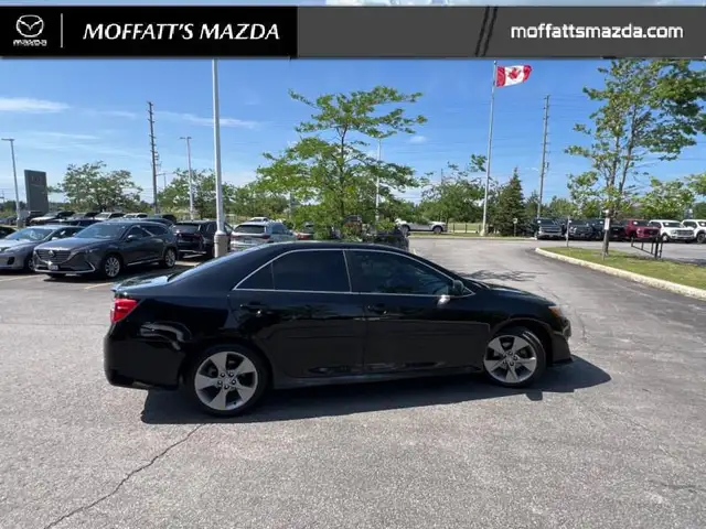 2014 Toyota Camry SE dans Autos et camions dans Barrie - Image 7