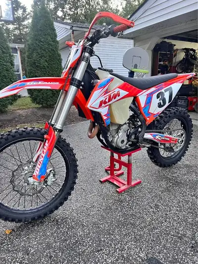 APPLY NOW: https://www.ridecollective.ca/get-pre-approved The 2019 KTM 250 XC-F is a high-performanc...
