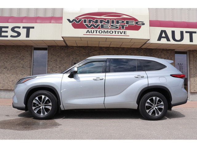 2020 Toyota Highlander LOCAL MANITOBA XLE, LOW KMS, VERY CLEAN & in Cars & Trucks in Winnipeg - Image 2