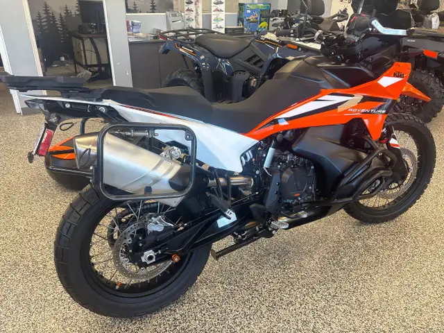 1 KTM ADVENTURE 890 MOTO AVENTURE A L'ETAT NEUF IMPECCABLE AUCUN in Other in Lac-Saint-Jean - Image 16