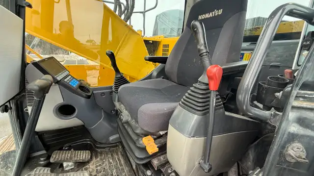 2017 KOMATSU PC238USLC-11 MID-SIZE EXCAVATOR dans Camions lourds dans Chilliwack - Image 14