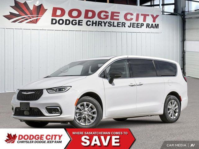 2025 Chrysler Pacifica Select in Cars & Trucks in Saskatoon