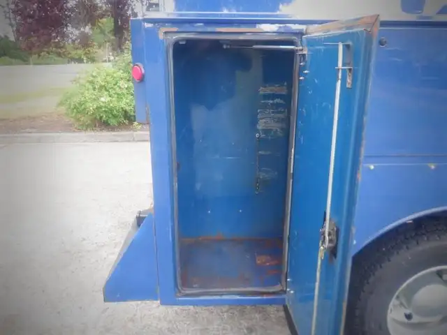 2012 international DuraStar 4300 Welding Service Truck with Air  in Heavy Trucks in Richmond - Image 17