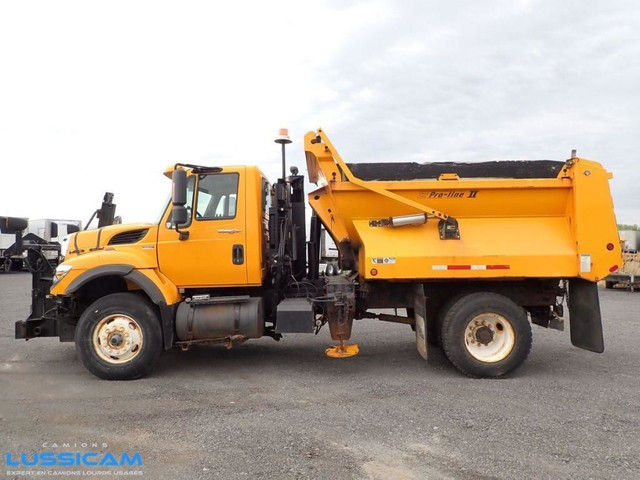 2010 International 7400 in Heavy Equipment in Longueuil / South Shore - Image 4
