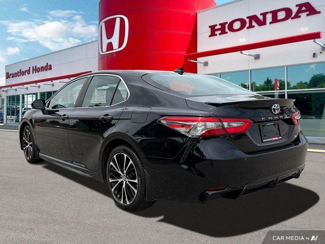 2018 Toyota CAMRY in Cars & Trucks in Brantford - Image 4