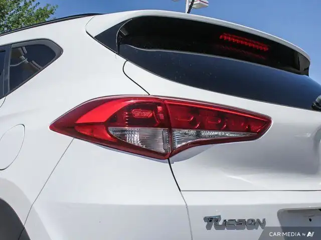 2017 Hyundai Tucson SE | Bluetooth | Heated Seats | AWD | XM dans Autos et camions dans London - Image 16