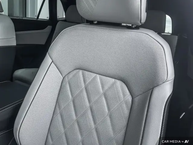 2025 Volkswagen Atlas Cross Sport Execline in Cars & Trucks in Medicine Hat - Image 21