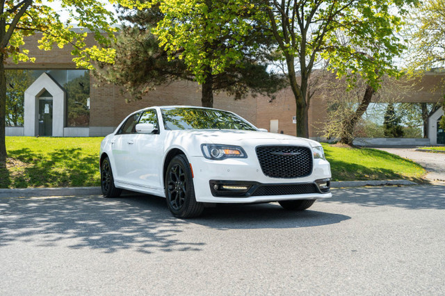 2022 Chrysler 300 300S AWD in Cars & Trucks in Mississauga / Peel Region - Image 3