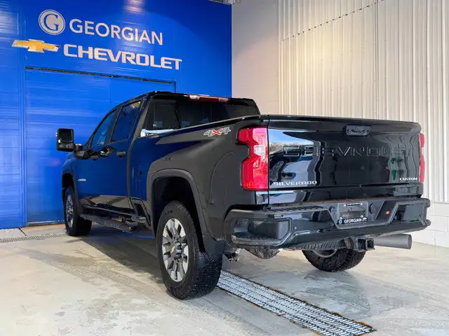 2024 Chevrolet Silverado 2500HD Custom- Blacked Out - Power Seat in Cars & Trucks in Barrie - Image 12