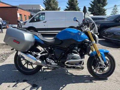 Check out this 2016 BMW R1200R with only 29,344kms. Be sure to follow us on Instagram @primelineauto...