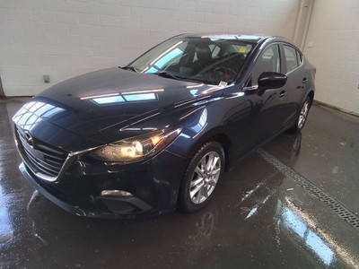  2016 Mazda Mazda3 GS! HEATEDSEATS! SUNROOF! CARPLAY! ALLOYS!