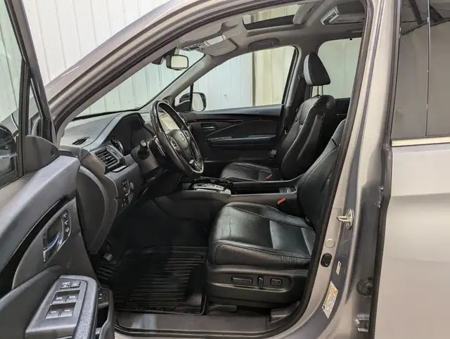 2018 Honda Pilot Touring No Accidents | Leather | Navigation dans Autos et camions dans Calgary - Image 13