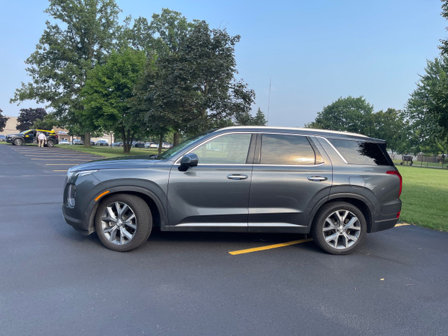 2021 Hyundai Palisade Luxury 8 Passenger leather seats with h... in Cars & Trucks in London - Image 2