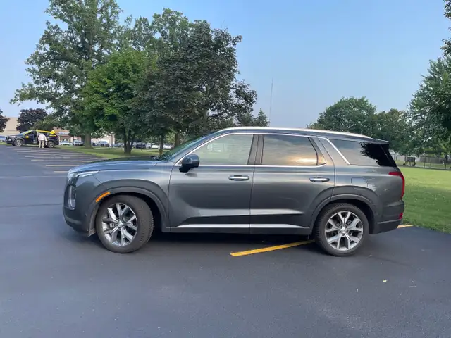 2021 Hyundai Palisade Luxury 8 Passenger leather seats with h... in Cars & Trucks in London - Image 3