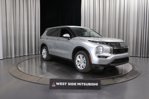 2025 Mitsubishi Outlander ES