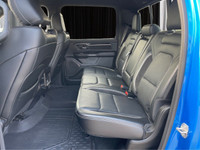TRAILER SWAY CONTROL, 4 WHEEL DISC BRAKES, TRACTION CONTROL, POWER DRIVER SEAT, AUTO-DIMMING REARVIE... (image 9)