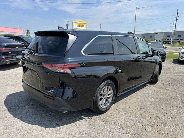 2021 Toyota Sienna LE HYBRID | LANE ASSIST in Cars & Trucks in London - Image 3