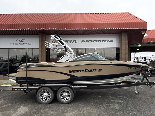 2015 MasterCraft X10 in Powerboats & Motorboats in Edmonton