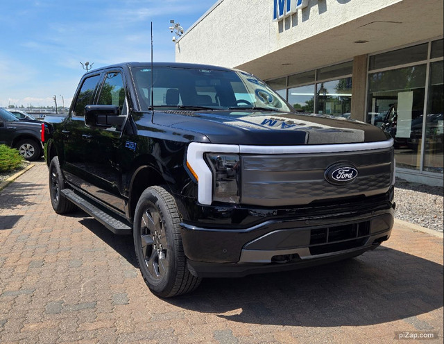 2025 Ford F-150 Lightning LARIAT | MAX TOW PKG | MOBILE PWR CORD in Cars & Trucks in Calgary - Image 2