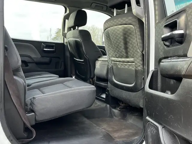 2017 GMC Sierra 3500HD Crew Cab 4x4 9 Foot Flatdeck dans Camions lourds dans Delta/Surrey/Langley - Image 30