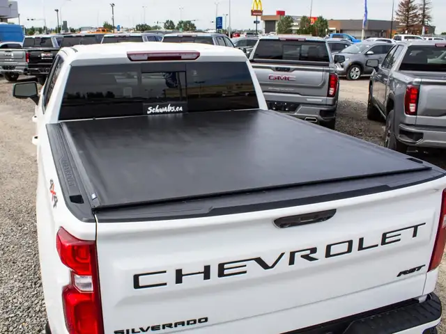 2022 Chevrolet Silverado 1500 Crew Cab Short Box 4-Wheel Drive R in Cars & Trucks in Edmonton - Image 7