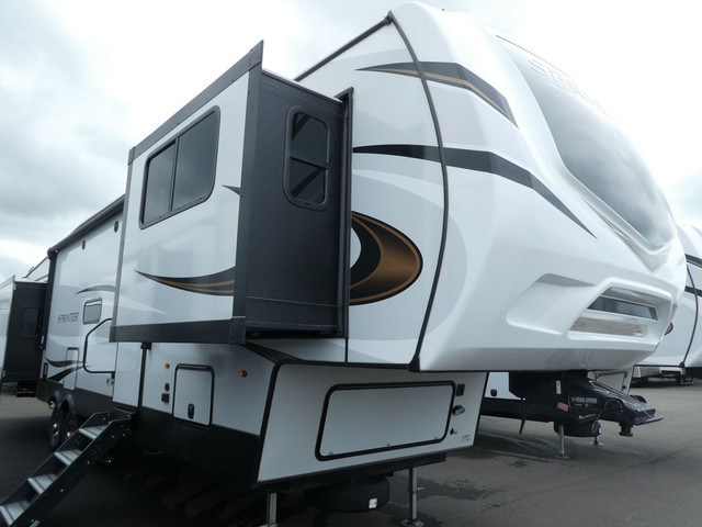  2023 Keystone RV Sprinter Limited (Fifth Wheel) 3670FLS in Travel Trailers & Campers in Moncton