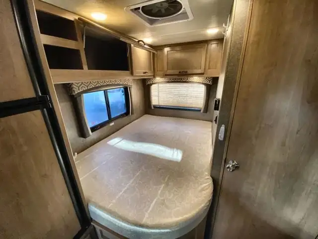 2020 Thor Motor Coach Chateau 22E in RVs & Motorhomes in Abbotsford - Image 19