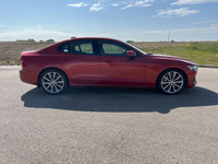 Momentum Plus Package, Climate Package, Vision Package, Convenience Package, 19inch 5-V Spoke Tinted... (image 1)